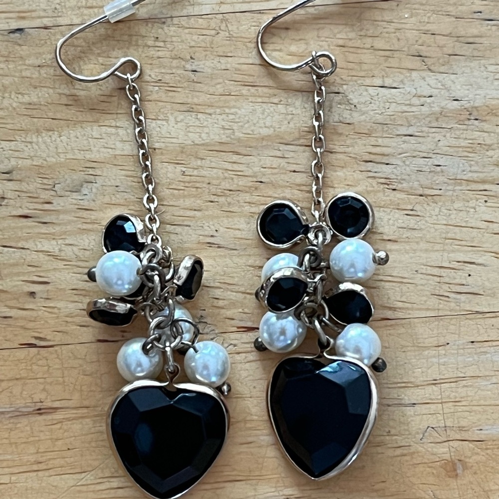 Elegant Black and Gold Heart Drop Earrings